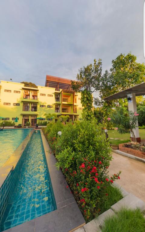 Morakot Lanta Resort Koh Lanta Exterior photo